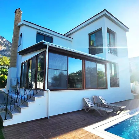 Villa Amazing By Holidaykeys *