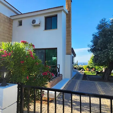 Amazing By Holidaykeys Кирения